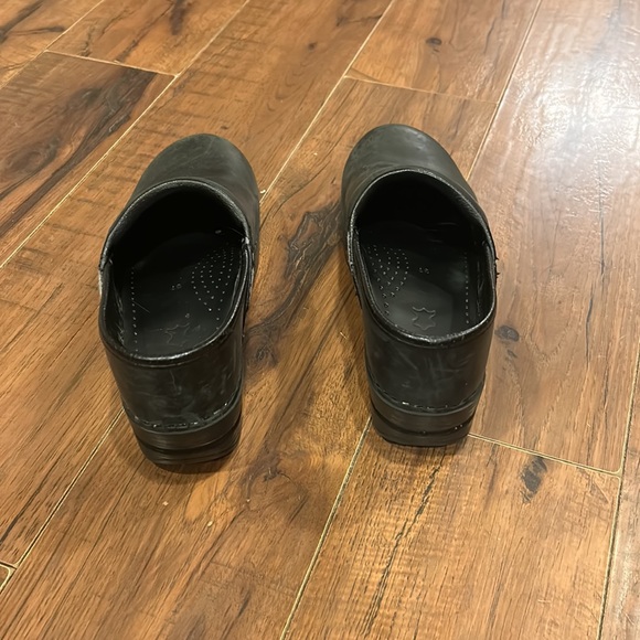 Dansko size 37 black oiled clog - Picture 4 of 7